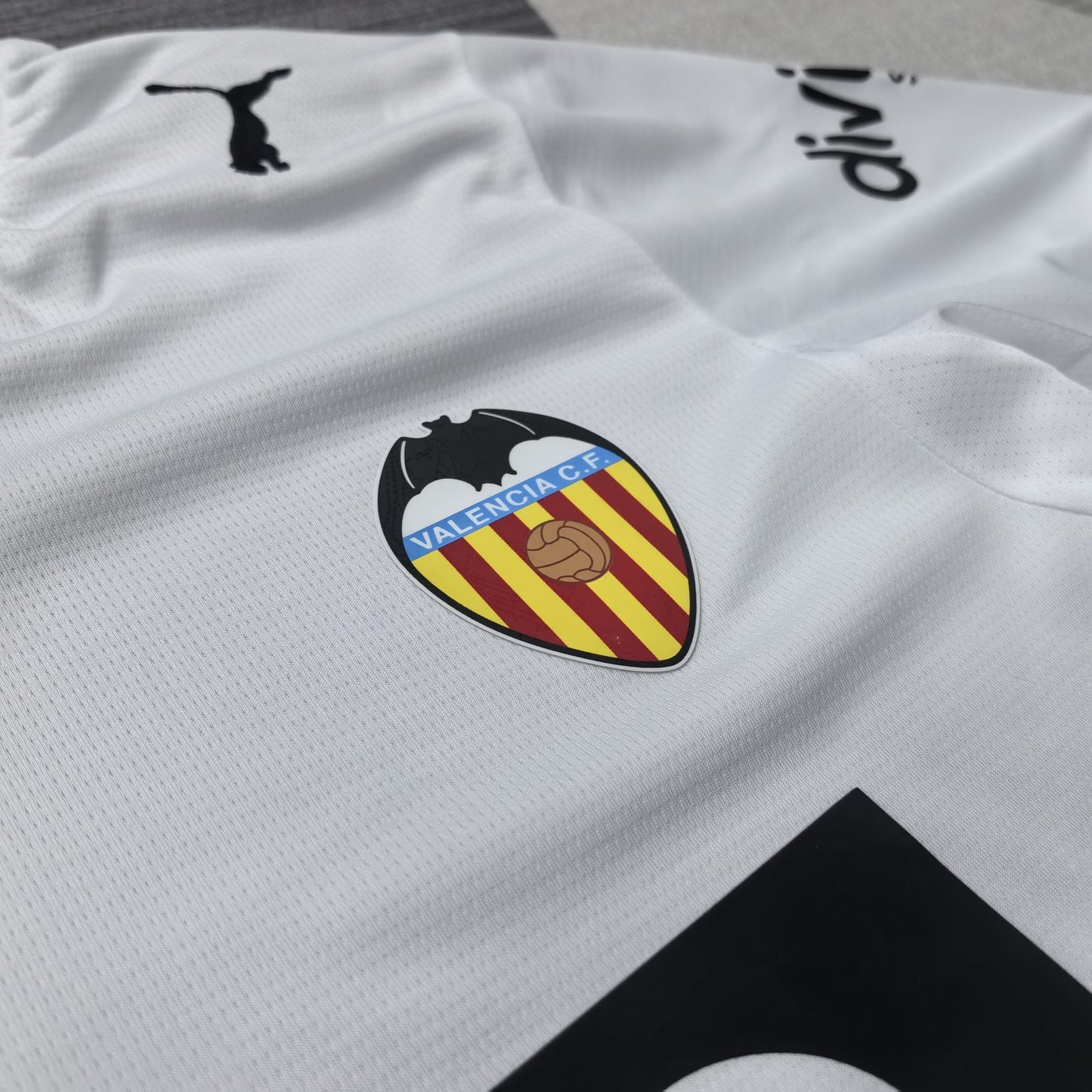Valencia Home Jersey 2026/27 - Detail