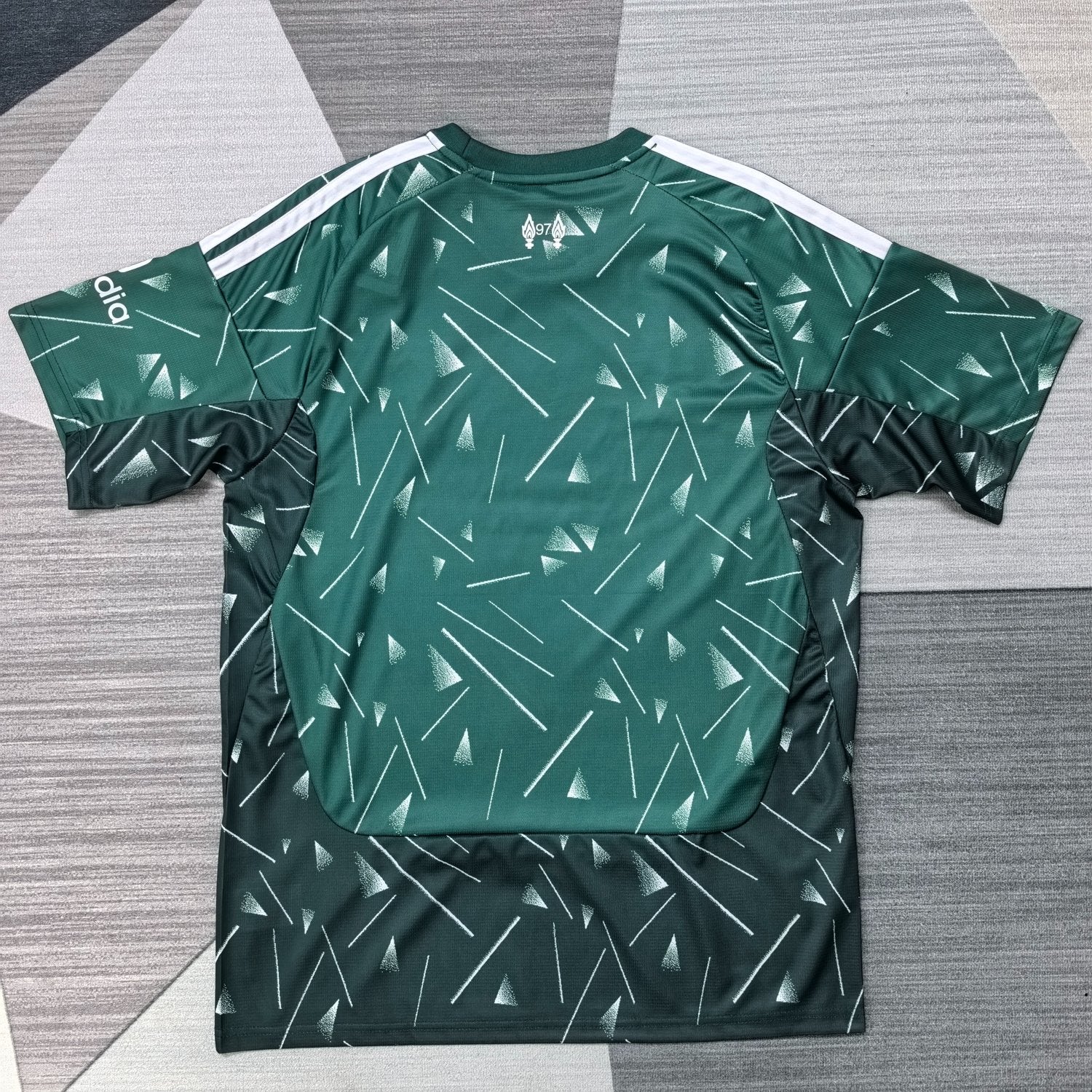 Liverpool Goalkeeper Jersey 2026/27 - Detail