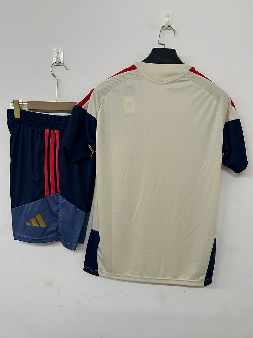 Bayern Munich Cream Short-Sleeve Training Kit 2026/27 - view 2