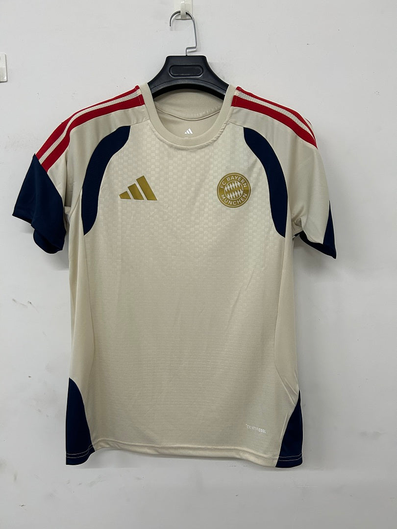 Bayern Munich Cream Short-Sleeve Training Kit 2026/27 - view 3