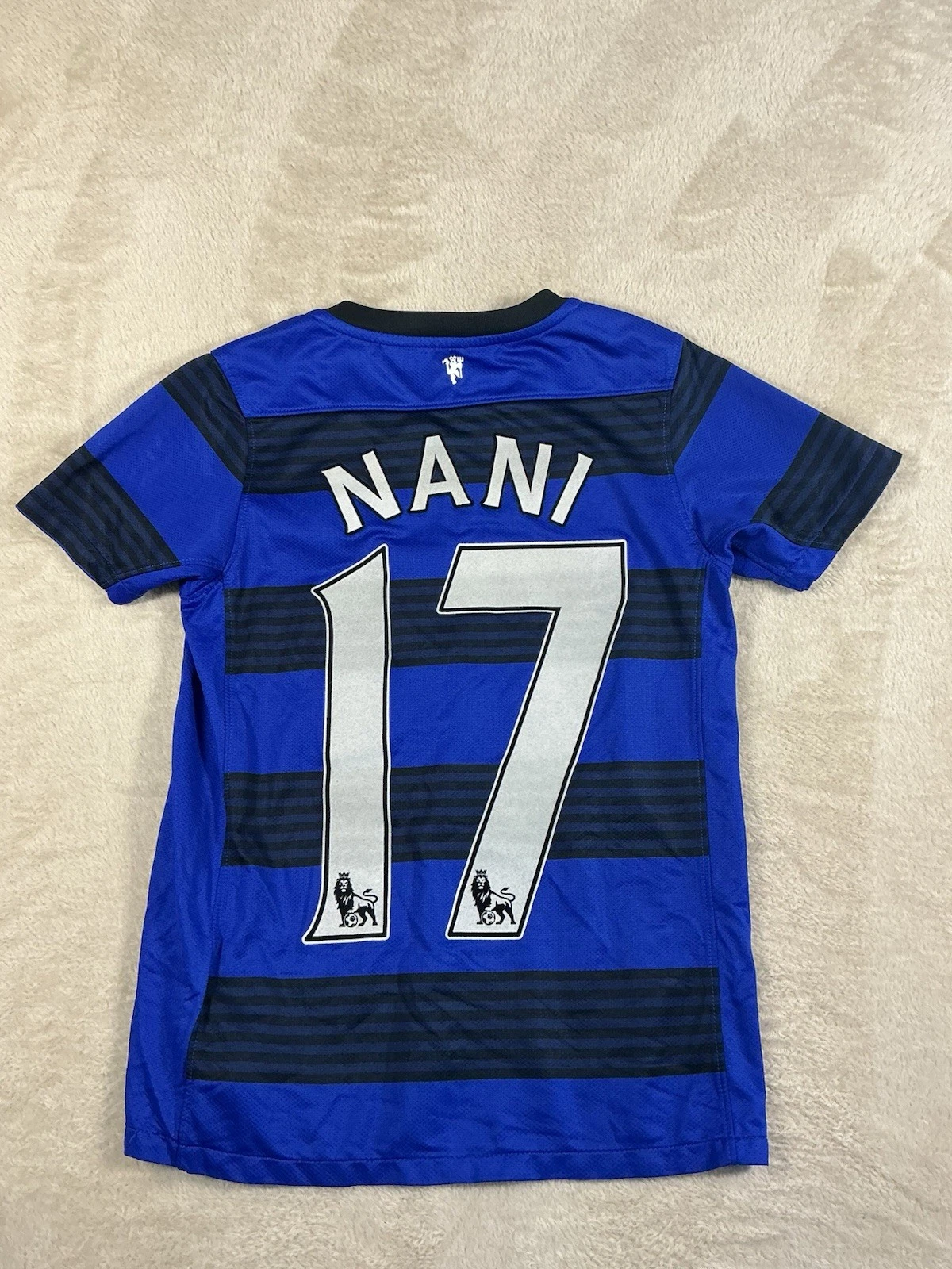 [stock] Manchester United 2011/12 Blue Black Away Jersey - Nani #17 Nike AON - view 2